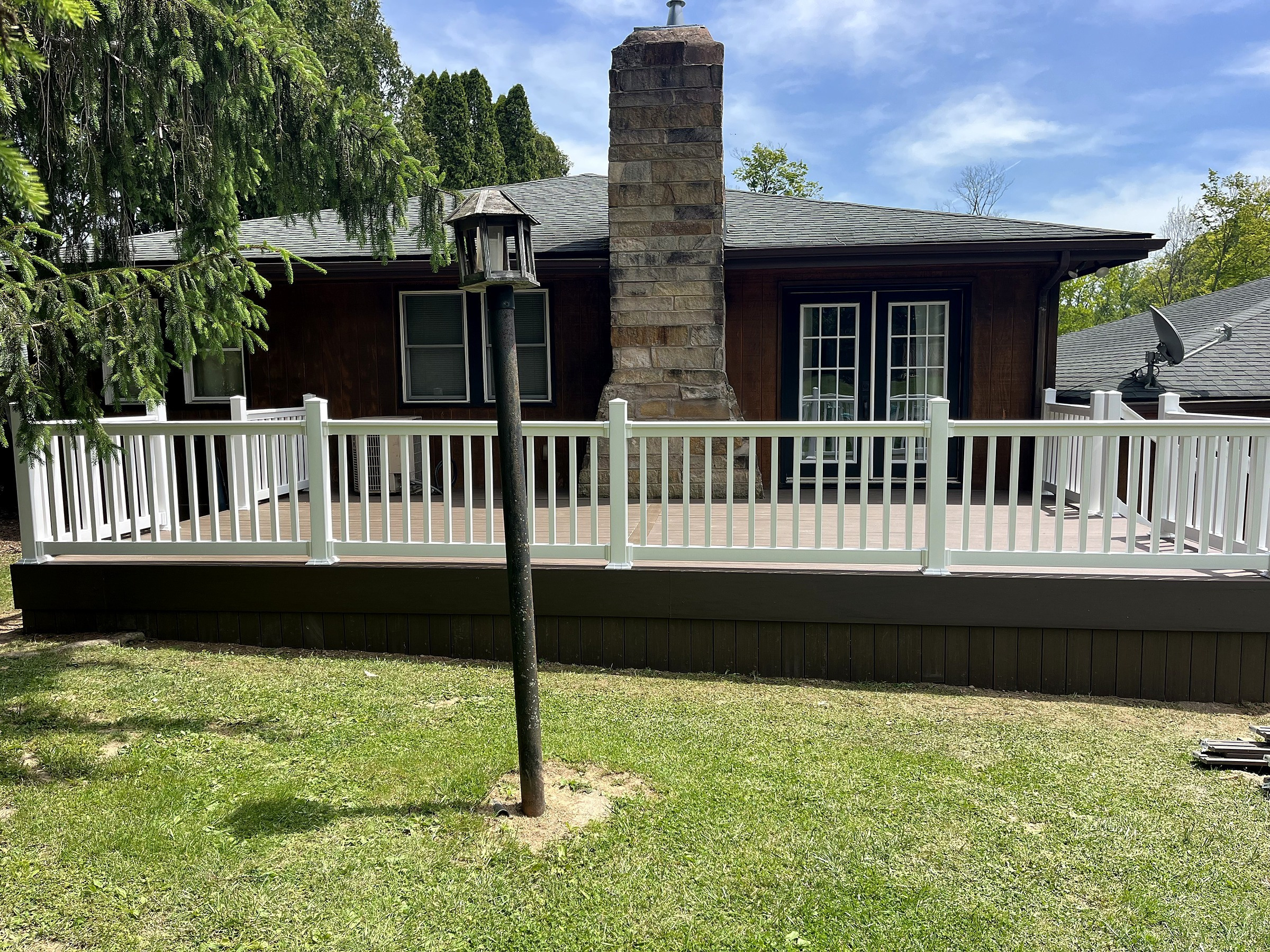 Low-Maintenance Composite Deck, completed project photo 2