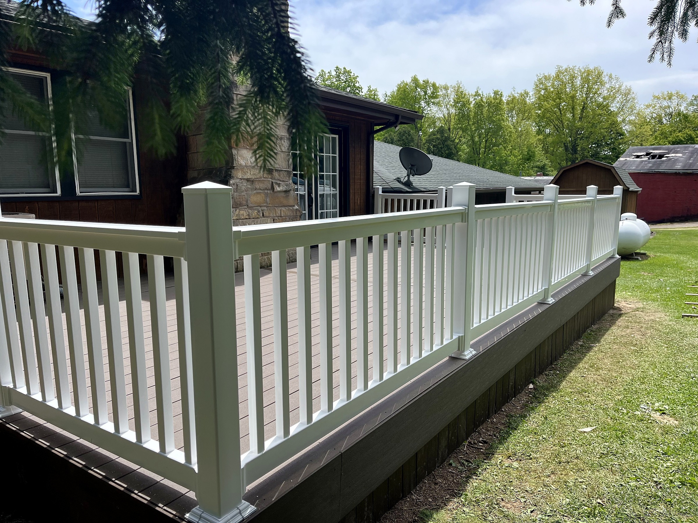 Low-Maintenance Composite Deck, completed project photo 3