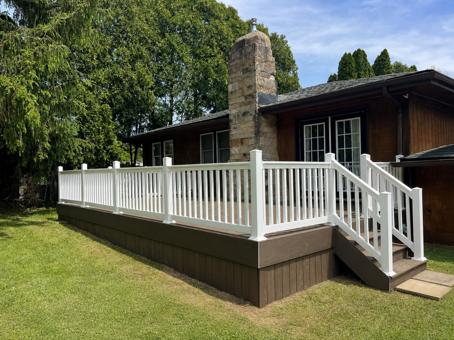 Low-Maintenance Composite Deck, completed project photo 4