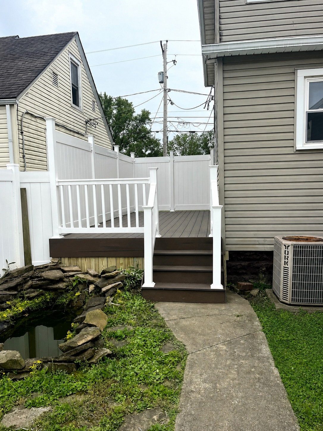 Private Composite Deck, completed project photo 1