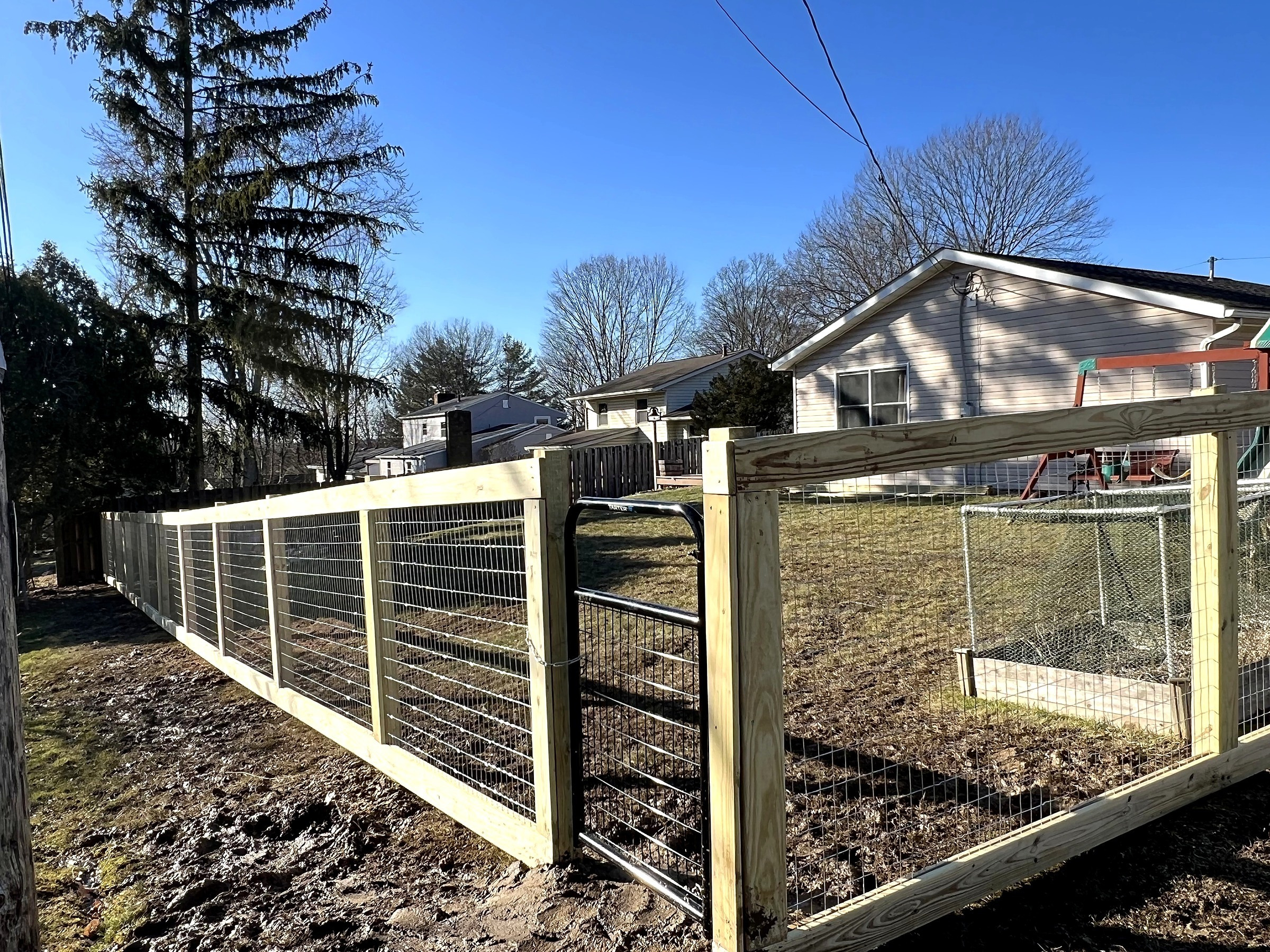 Wire-Panel Pet Fence, completed project photo 2